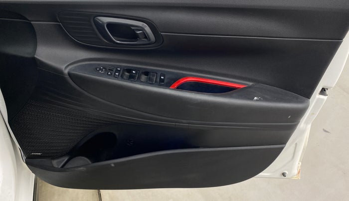 2022 Hyundai NEW I20 ASTA(O) 1.5 CRDI DUAL TONE, Diesel, Manual, 1,02,748 km, Driver Side Door Panels Control