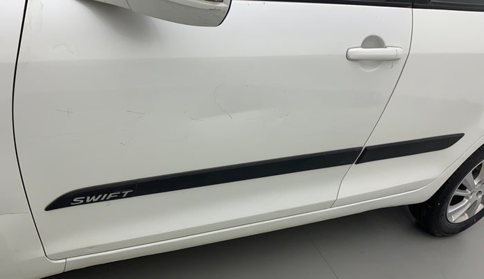 2012 Maruti Swift ZDI, Diesel, Manual, 87,281 km, Front passenger door - Minor scratches