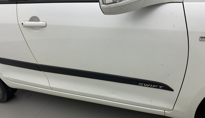 2012 Maruti Swift ZDI, Diesel, Manual, 87,281 km, Driver-side door - Minor scratches
