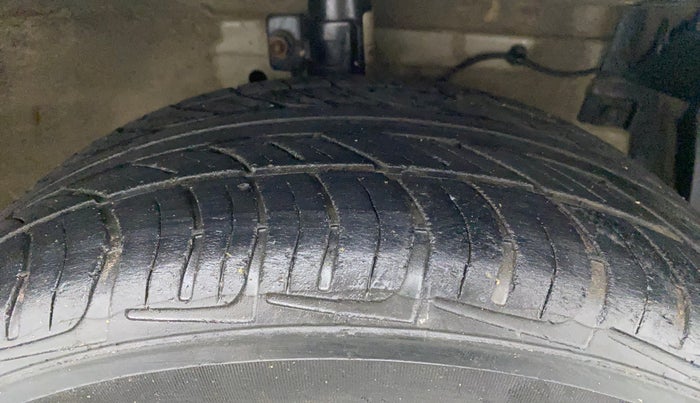 2012 Maruti Swift ZDI, Diesel, Manual, 87,281 km, Right Front Tyre Tread