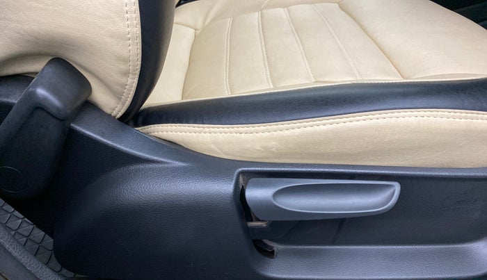 2017 Skoda Rapid 1.5 TDI MT AMBITION, Diesel, Manual, 49,514 km, Driver Side Adjustment Panel