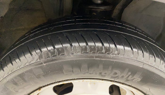 2021 Nissan MAGNITE XE, Petrol, Manual, 72,608 km, Right Front Tyre Tread