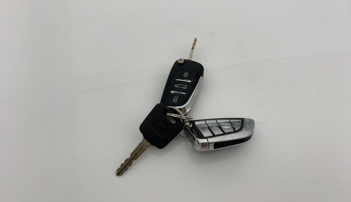 2021 Nissan MAGNITE XE, Petrol, Manual, 72,608 km, Key Close Up