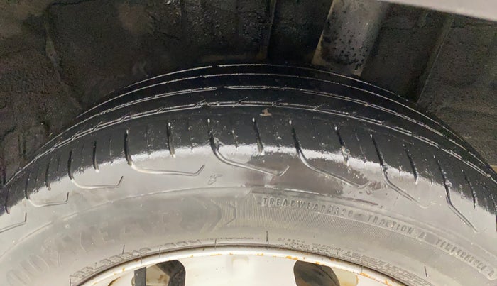 2021 Nissan MAGNITE XE, Petrol, Manual, 72,608 km, Left Rear Tyre Tread