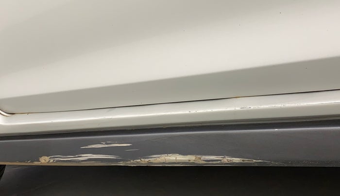 2015 Maruti Swift ZDI, Diesel, Manual, 72,093 km, Left running board - Minor scratches