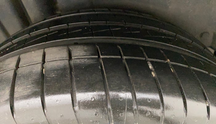 2015 Maruti Swift ZDI, Diesel, Manual, 72,093 km, Right Rear Tyre Tread