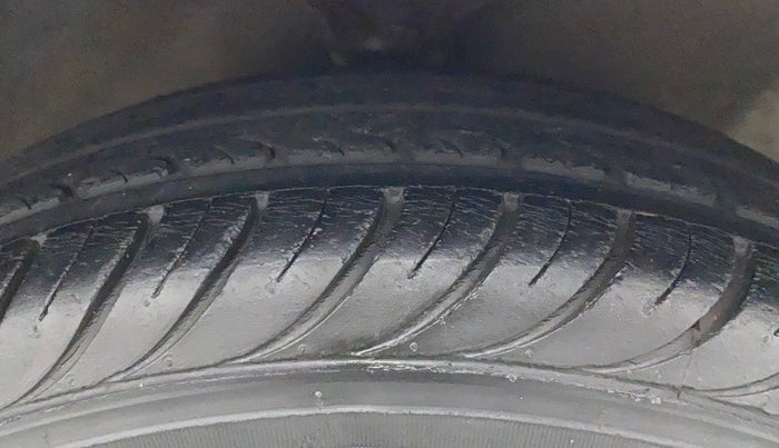 2013 Hyundai Santro Xing GL PLUS, Petrol, Manual, 42,220 km, Right Front Tyre Tread