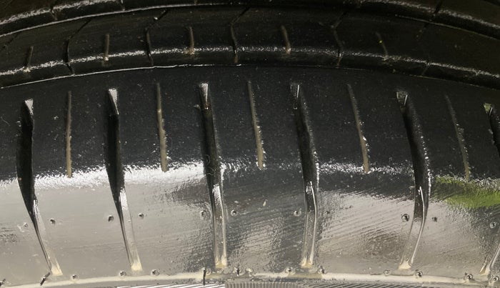 2022 Toyota Glanza S, Petrol, Manual, 15,849 km, Right Front Tyre Tread