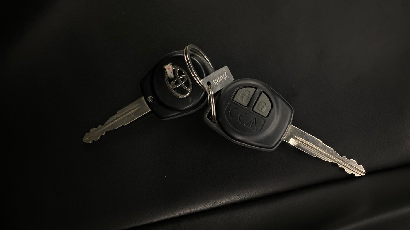 2022 Toyota Glanza S, Petrol, Manual, 15,849 km, Key Close Up