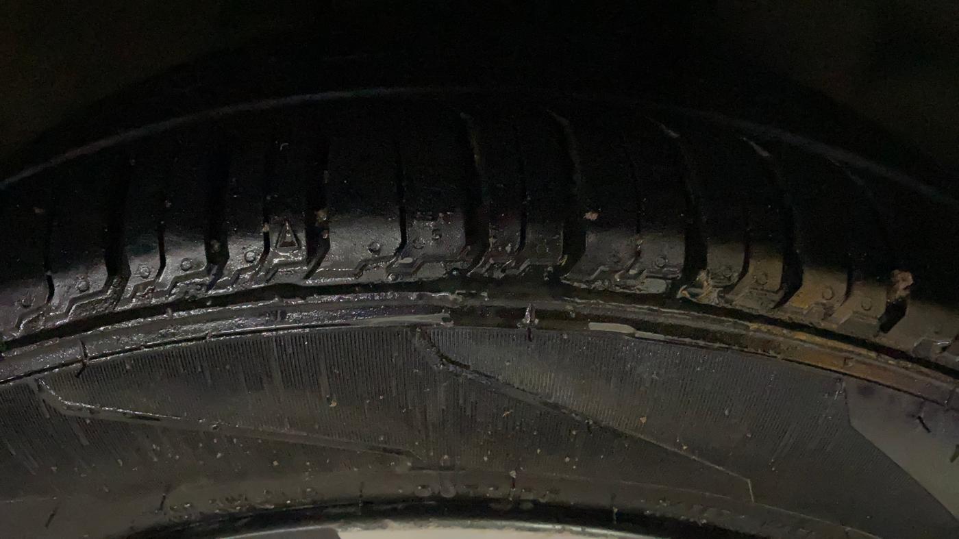 2020 Tata TIGOR XZ PLUS PETROL, Petrol, Manual, 43,994 km, Right Front Tyre Tread