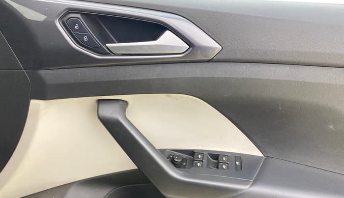2022 Volkswagen TAIGUN TOPLINE 1.0 TSI MT, Petrol, Manual, 1,00,095 km, Driver Side Door Panels Control