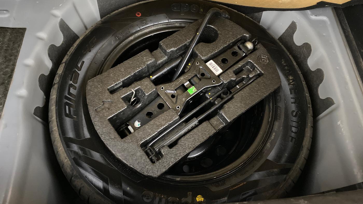 2022 Volkswagen TAIGUN TOPLINE 1.0 TSI MT, Petrol, Manual, 1,00,095 km, Spare Tyre
