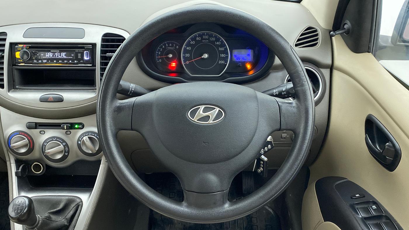 2016 Hyundai i10 MAGNA 1.1, Petrol, Manual, 49,698 km, Steering Wheel Close Up