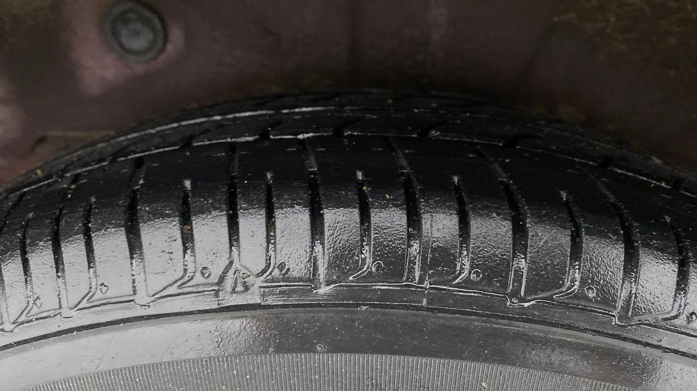 2016 Hyundai i10 MAGNA 1.1, Petrol, Manual, 49,698 km, Right Rear Tyre Tread