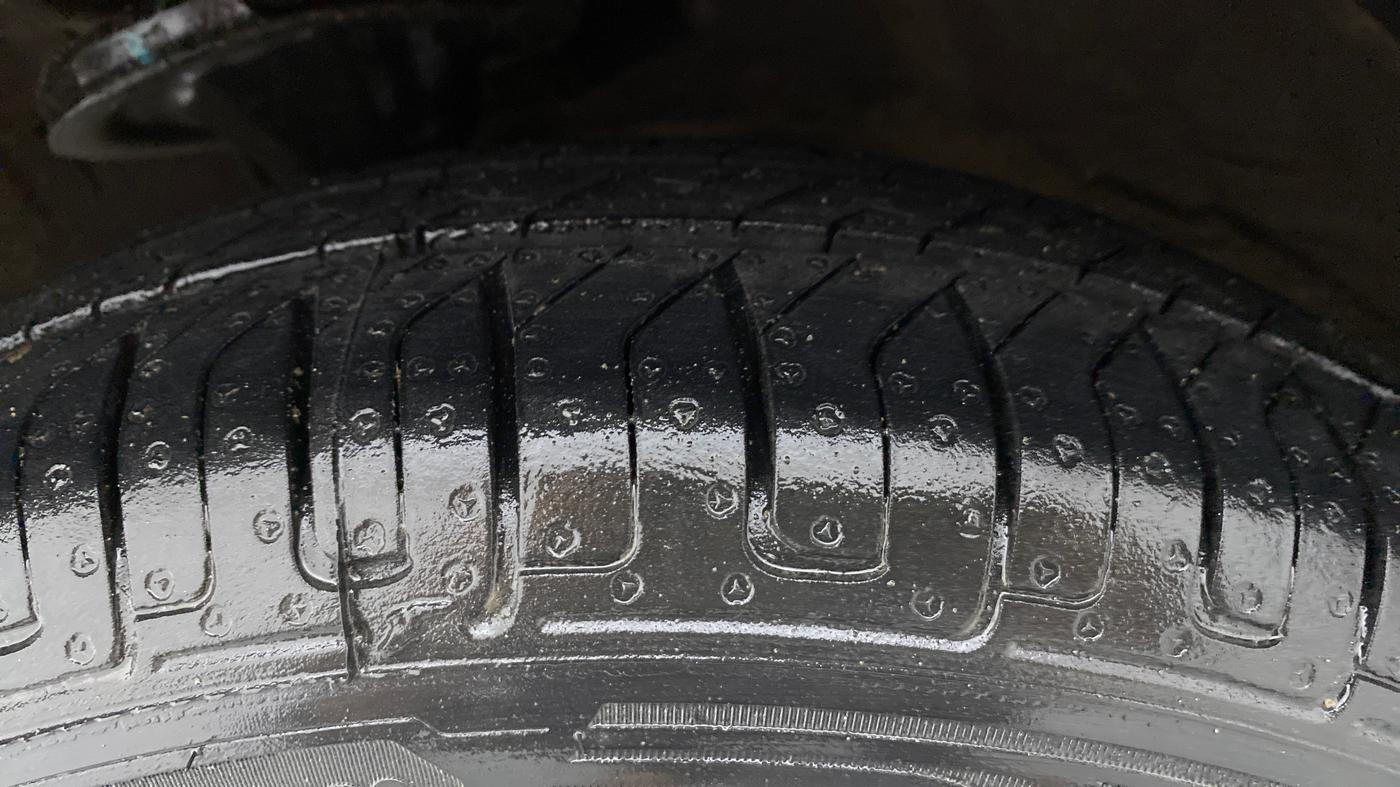 2016 Hyundai i10 MAGNA 1.1, Petrol, Manual, 49,698 km, Left Front Tyre Tread