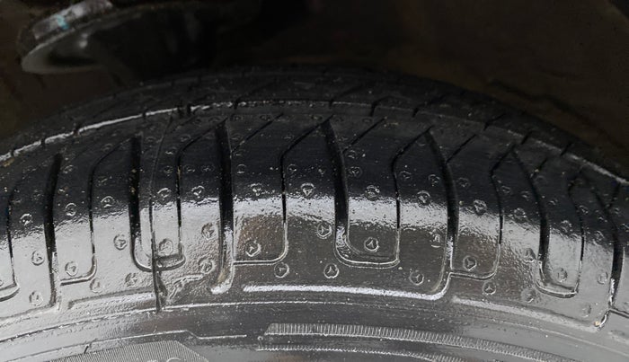 2016 Hyundai i10 MAGNA 1.1, Petrol, Manual, 49,698 km, Left Front Tyre Tread