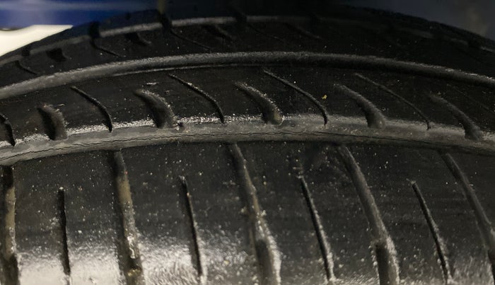 2013 Hyundai Eon D LITE PLUS, Petrol, Manual, 12,942 km, Left Front Tyre Tread
