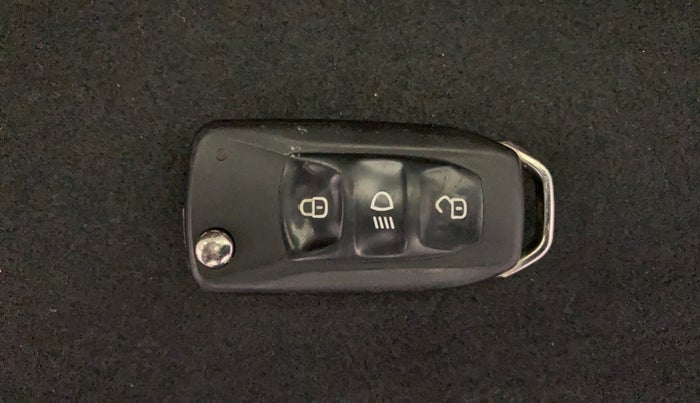 2022 Tata ALTROZ XM PLUS PETROL, Petrol, Manual, 79,466 km, Key Close Up