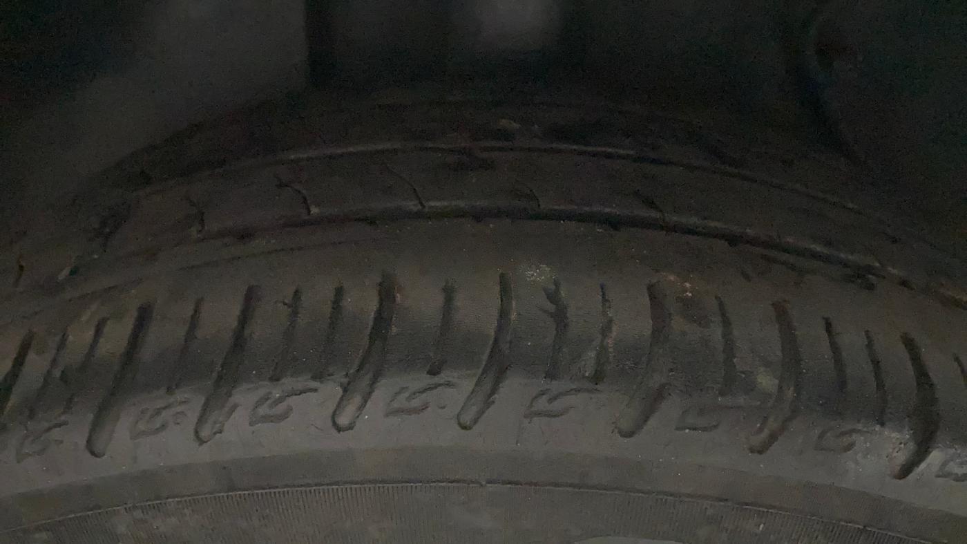 2022 Tata ALTROZ XM PLUS PETROL, Petrol, Manual, 79,466 km, Right Rear Tyre Tread