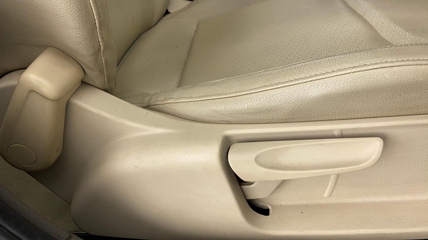 2013 Volkswagen Vento HIGHLINE PETROL, Petrol, Manual, 67,291 km, Driver Side Adjustment Panel