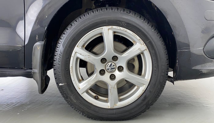 2013 Volkswagen Vento HIGHLINE PETROL, Petrol, Manual, 67,291 km, Right Front Wheel