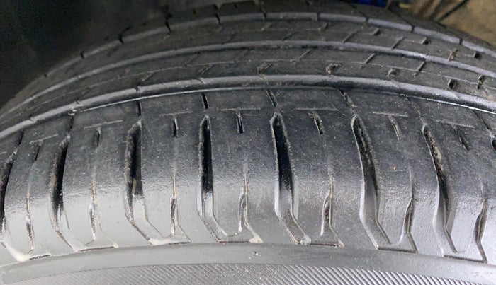 2013 Volkswagen Vento HIGHLINE PETROL, Petrol, Manual, 67,291 km, Left Front Tyre Tread