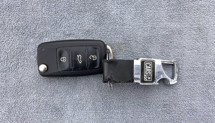 2013 Volkswagen Vento HIGHLINE PETROL, Petrol, Manual, 67,291 km, Key Close Up