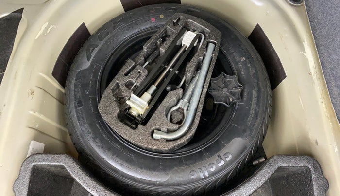 2013 Volkswagen Vento HIGHLINE PETROL, Petrol, Manual, 67,291 km, Spare Tyre