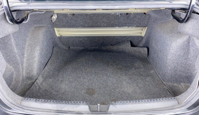 2013 Volkswagen Vento HIGHLINE PETROL, Petrol, Manual, 67,291 km, Boot Inside