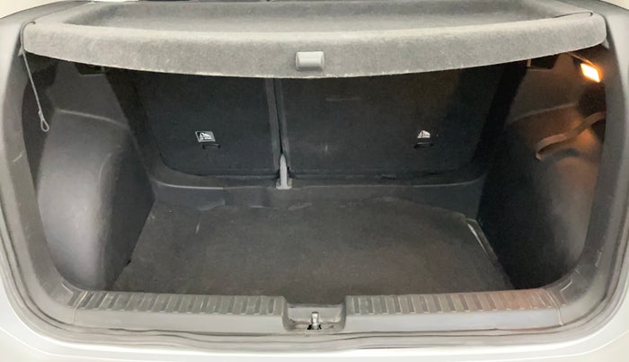 2022 Volkswagen TAIGUN TOPLINE 1.0 TSI MT, Petrol, Manual, 49,465 km, Boot Inside