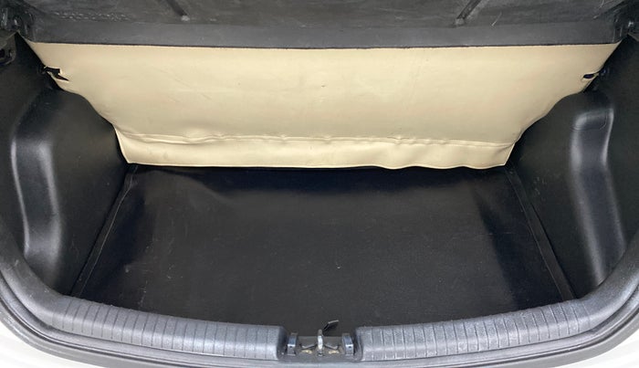 2017 Hyundai Grand i10 MAGNA 1.2 KAPPA VTVT, Petrol, Manual, 79,093 km, Boot Inside