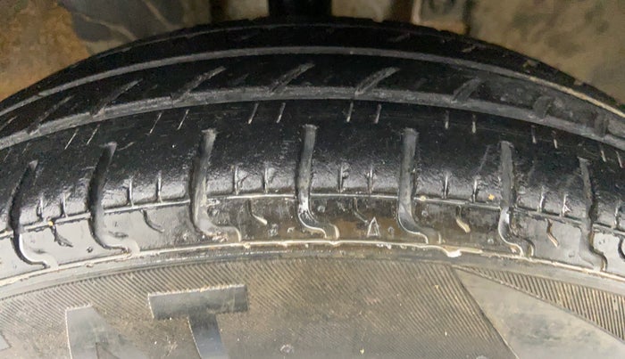 2017 Renault Kwid 1.0 RXL AT, Petrol, Automatic, 18,505 km, Right Front Tyre Tread
