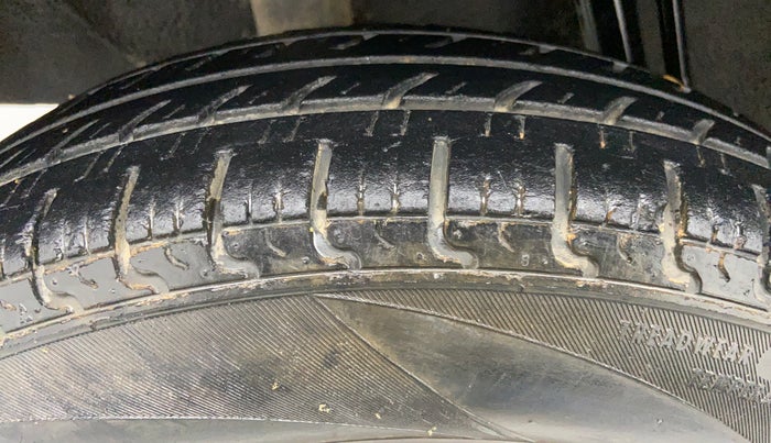 2017 Renault Kwid 1.0 RXL AT, Petrol, Automatic, 18,505 km, Right Rear Tyre Tread