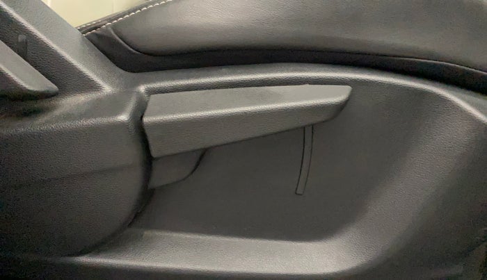 2022 MG ASTOR SMART EX 1.5 MT, Petrol, Manual, 21,920 km, Driver Side Adjustment Panel