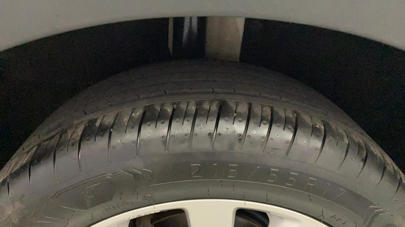 2022 MG ASTOR SMART EX 1.5 MT, Petrol, Manual, 21,920 km, Right Rear Tyre Tread