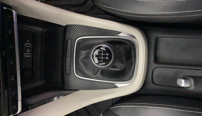 2022 MG ASTOR SMART EX 1.5 MT, Petrol, Manual, 21,920 km, Gear Lever