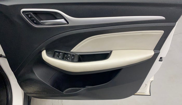 2022 MG ASTOR SMART EX 1.5 MT, Petrol, Manual, 21,920 km, Driver Side Door Panels Control