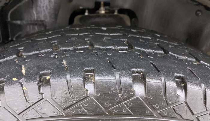 2021 Mahindra Thar LX PETROL HT 4WD AT, Petrol, Automatic, 17,340 km, Left Front Tyre Tread