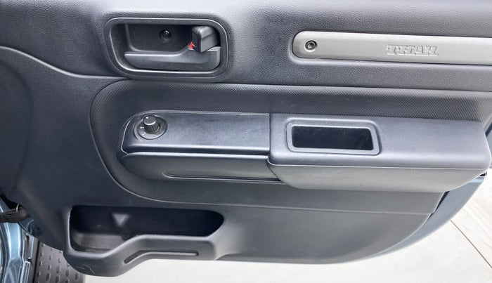 2021 Mahindra Thar LX PETROL HT 4WD AT, Petrol, Automatic, 17,340 km, Driver Side Door Panels Control