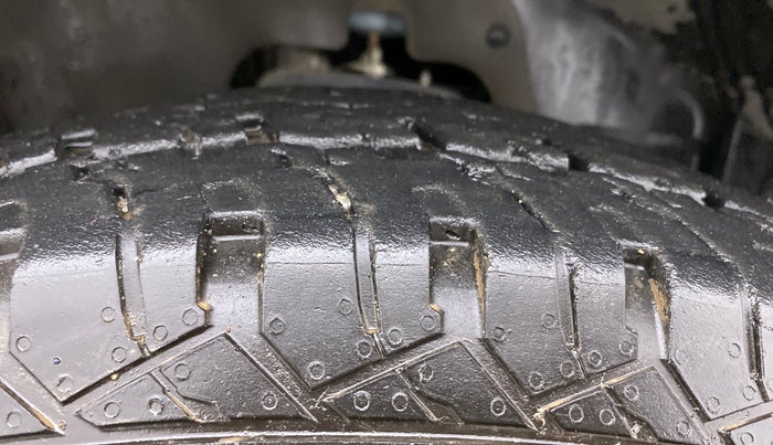 2021 Mahindra Thar LX PETROL HT 4WD AT, Petrol, Automatic, 17,340 km, Right Front Tyre Tread