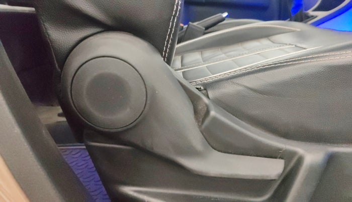 2023 Maruti New Wagon-R VXI CNG 1.0, CNG, Manual, 41,605 km, Driver Side Adjustment Panel