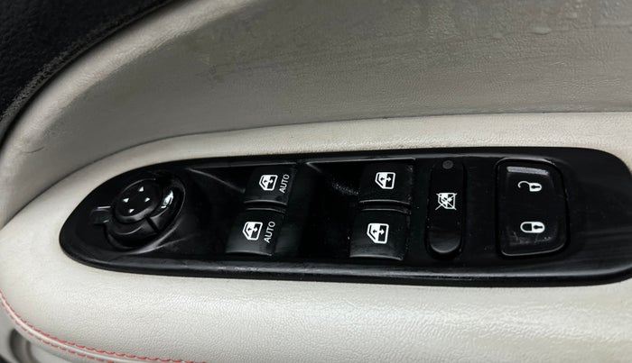 2017 Jeep Compass LIMITED 1.4 PETROL AT, Petrol, Automatic, 61,291 km, Driver Side Door Panels Control