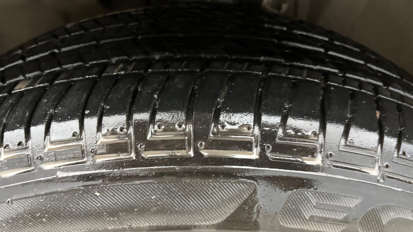 2017 Jeep Compass LIMITED 1.4 PETROL AT, Petrol, Automatic, 61,094 km, Left Front Tyre Tread