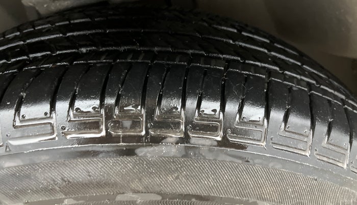 2017 Jeep Compass LIMITED 1.4 PETROL AT, Petrol, Automatic, 61,291 km, Right Front Tyre Tread