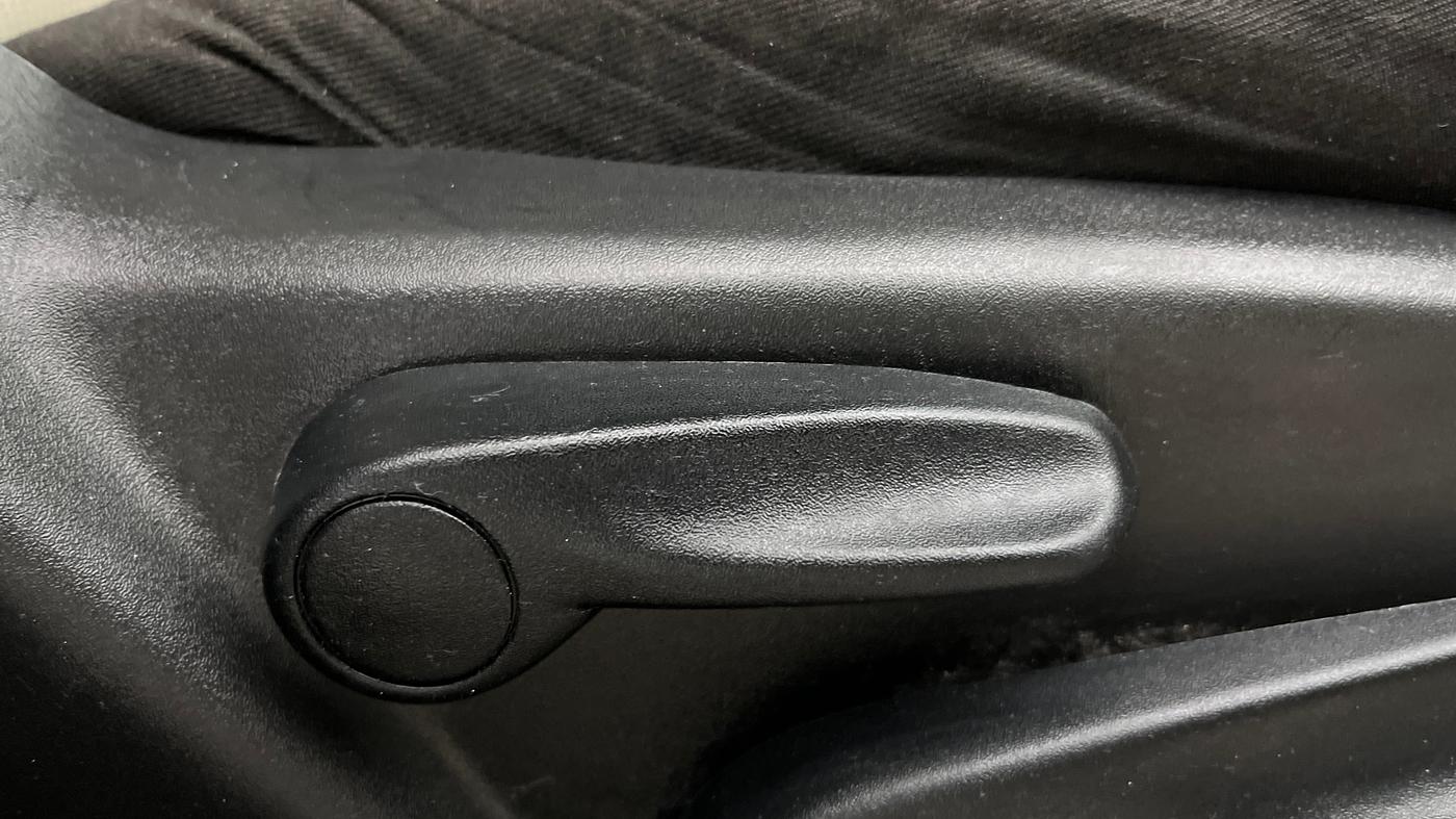 2017 Jeep Compass LIMITED 1.4 PETROL AT, Petrol, Automatic, 61,094 km, Driver Side Adjustment Panel