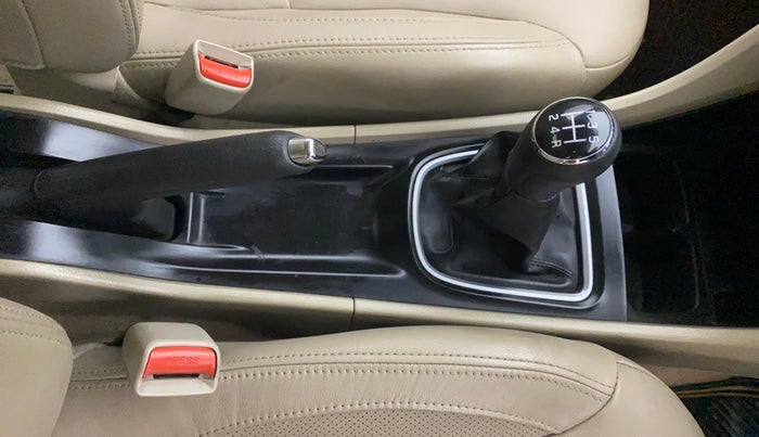 2016 Maruti Ciaz ZXI+, Petrol, Manual, 39,726 km, Gear Lever