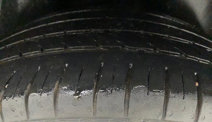 2020 Volkswagen Vento HIGHLINE PLUS 1.0L TSI, Petrol, Manual, 43,444 km, Right Rear Tyre Tread