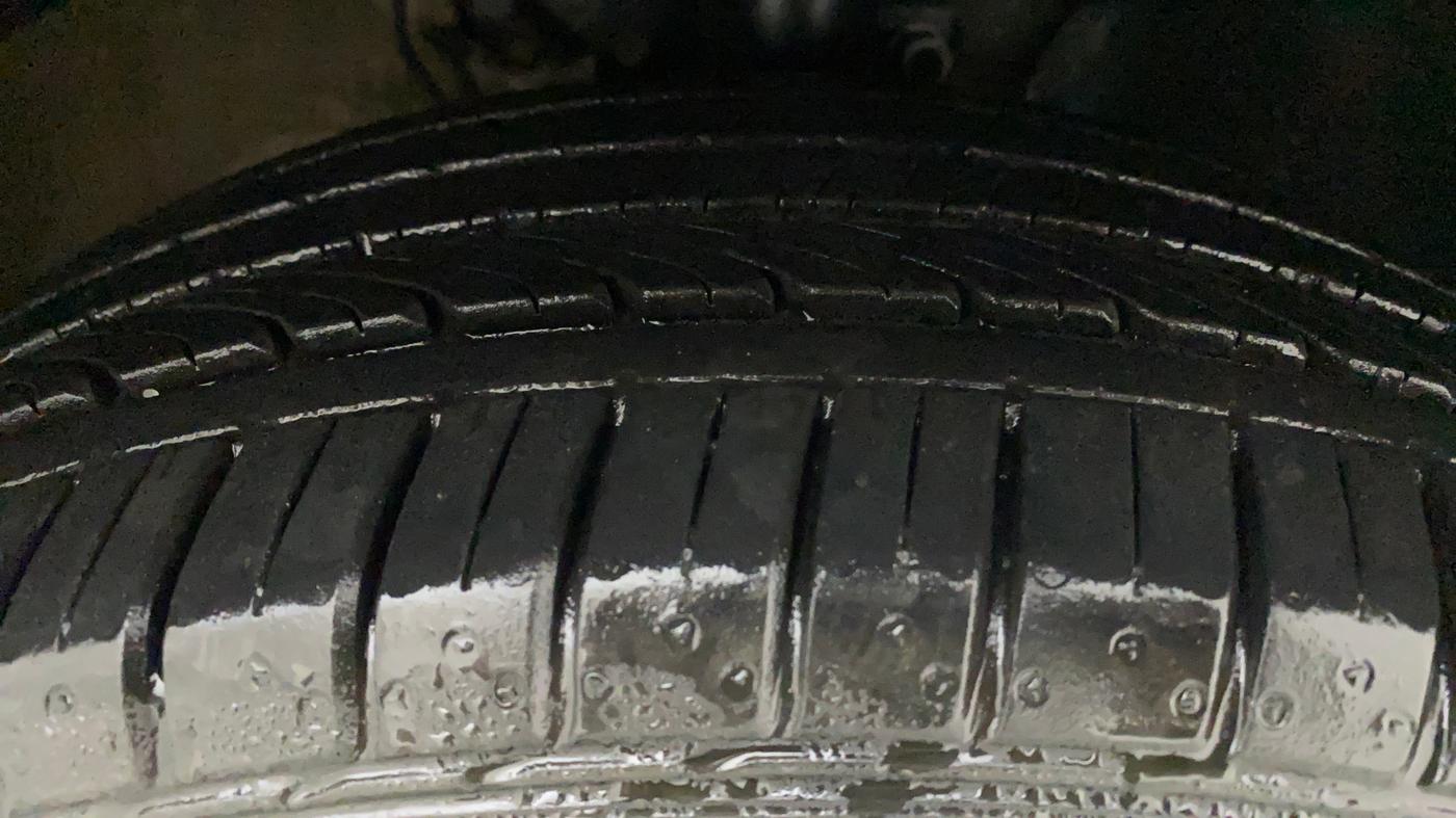 2020 Volkswagen Vento HIGHLINE PLUS 1.0L TSI, Petrol, Manual, 43,444 km, Right Front Tyre Tread