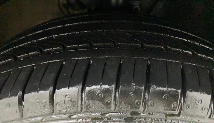 2020 Volkswagen Vento HIGHLINE PLUS 1.0L TSI, Petrol, Manual, 43,444 km, Right Front Tyre Tread
