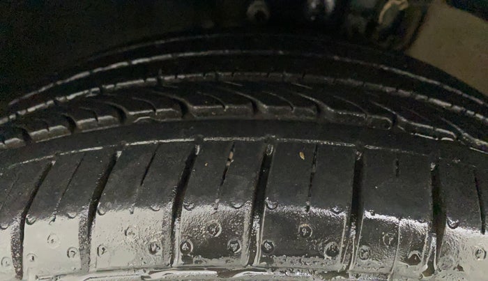 2020 Volkswagen Vento HIGHLINE PLUS 1.0L TSI, Petrol, Manual, 43,444 km, Left Front Tyre Tread